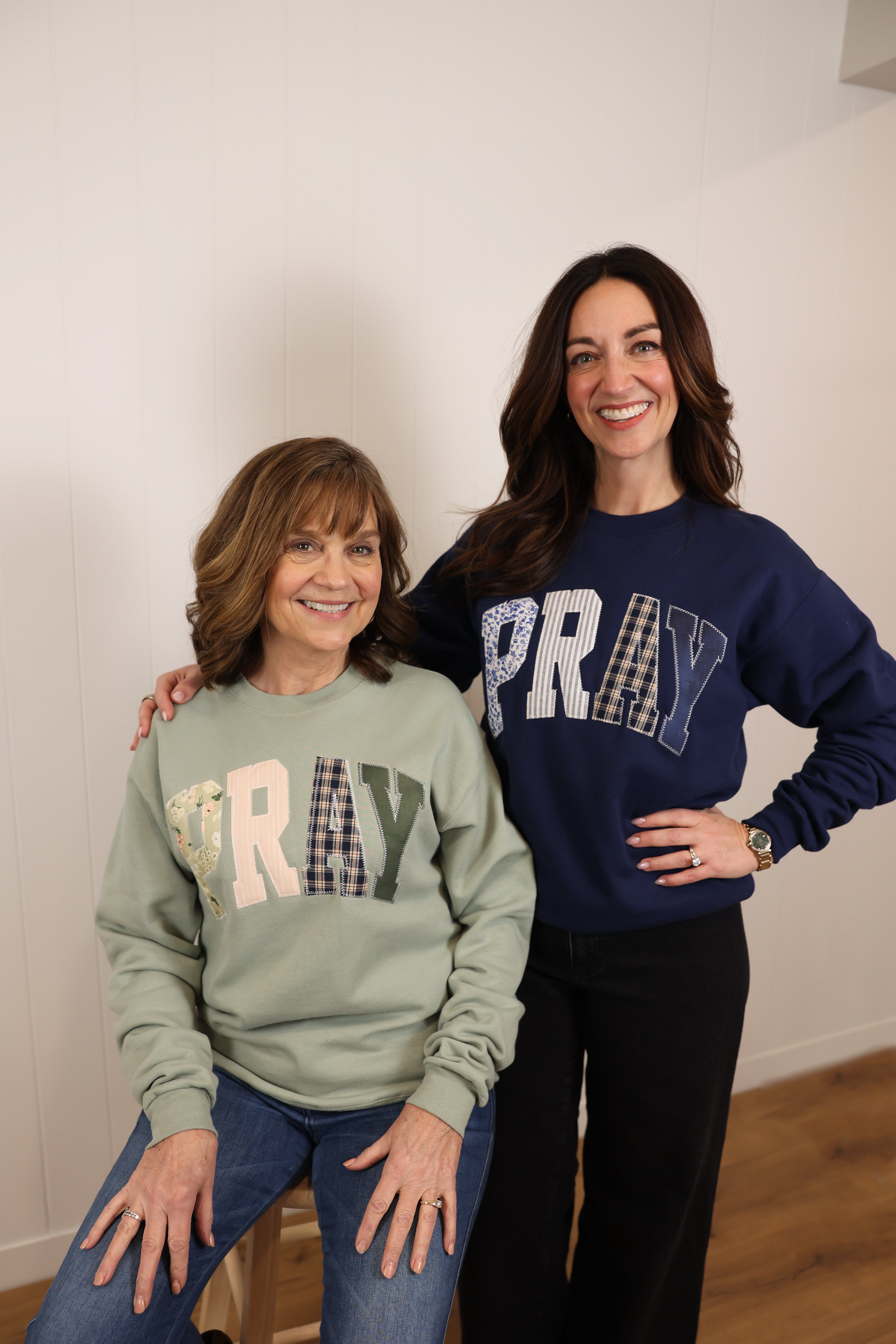 Pray Christian Faith Crewneck Sweatshirt >> Navy