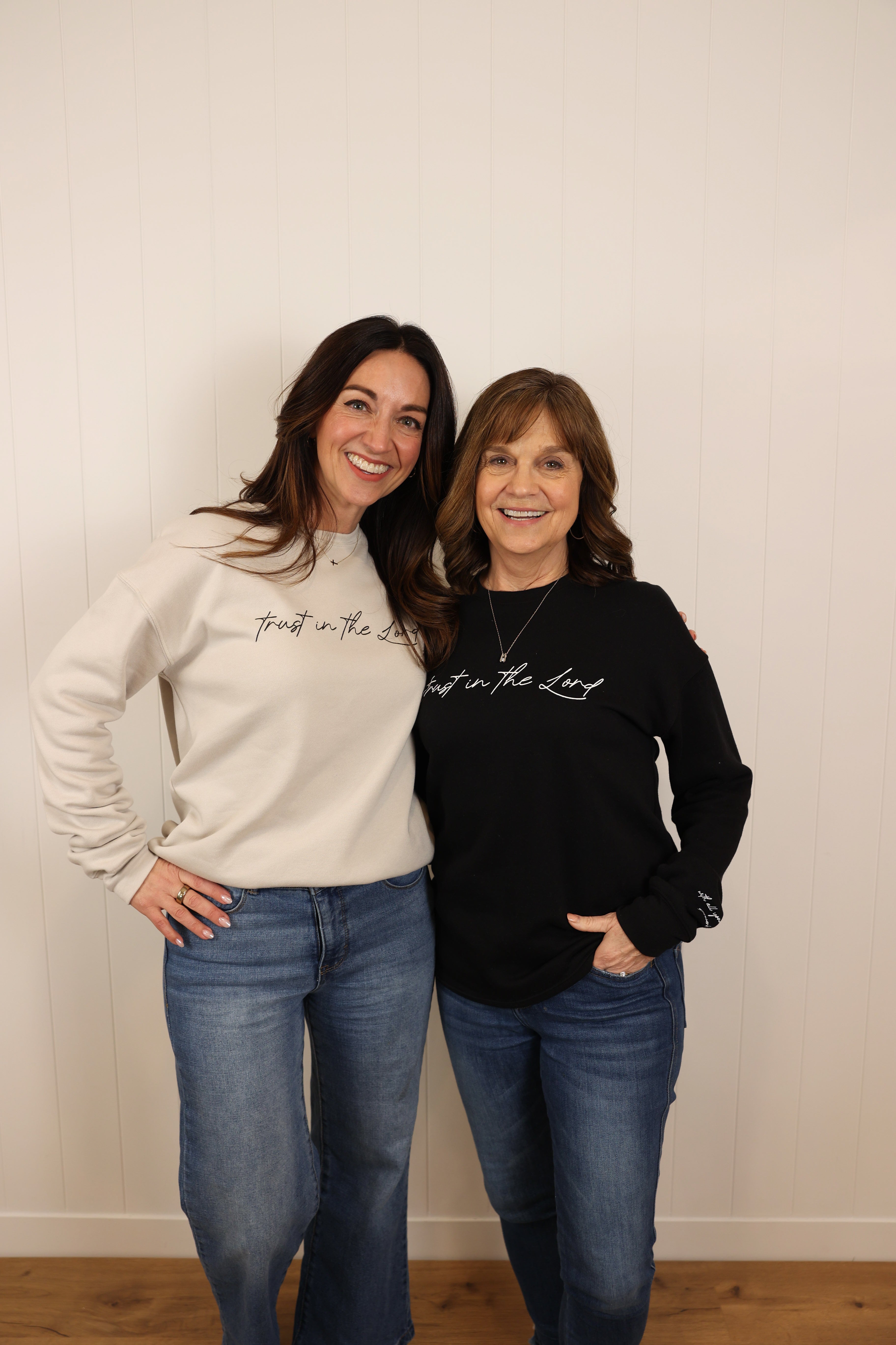 Trust in the Lord Crewneck Sweatshirt >> Black